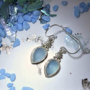 Drop earring with Chalcedony