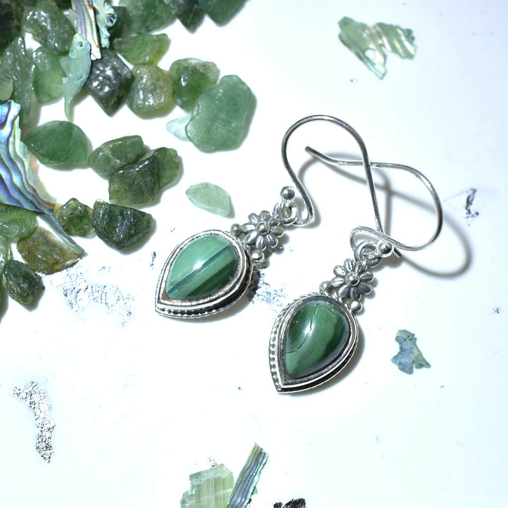 Drop earring with Malachite